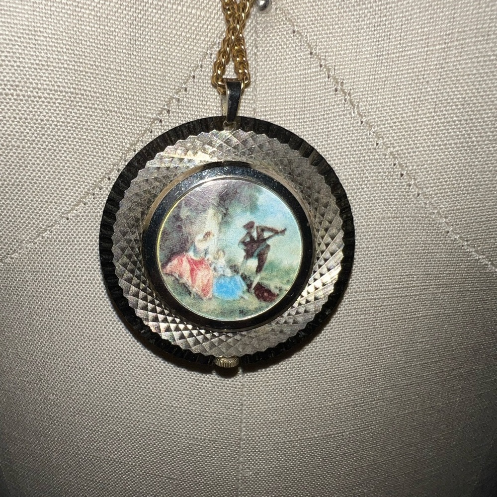 Medana Elegant Gold Tone Pendant Necklace w/ Painting on back